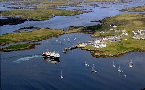 Ultima Thule: Lochmaddy, North Uist : faraway, deeply Scottish and with ...