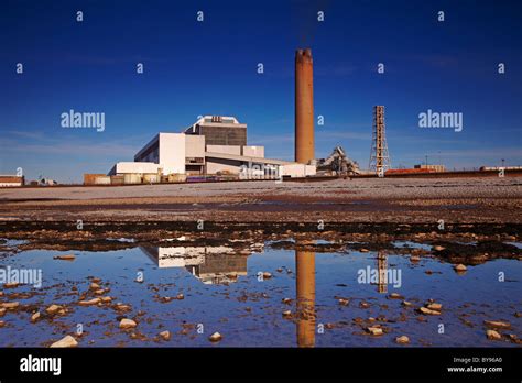 Aberthaw power station hi-res stock photography and images - Alamy