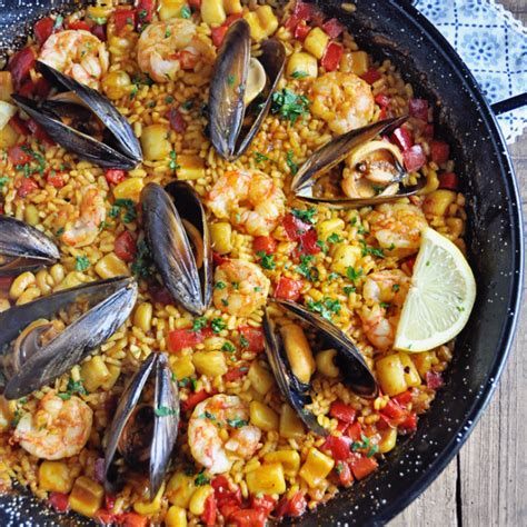 Authentic Spanish Seafood Paella Recipe - Spain on a Fork | Recipe ...