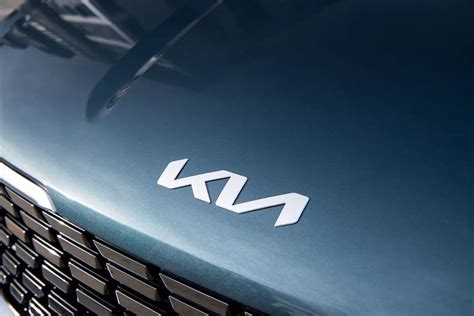 KIA's new logo is supposedly so confusing that there are over 30,000 ...