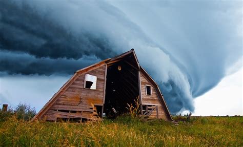 Has Anyone Survived Inside A Tornado? – Doomsday Preppers