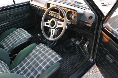 1868746_1979-Volkswagen-Golf-GTI-1.6-Mk1-Series-1-interior-1 - Garage Wire