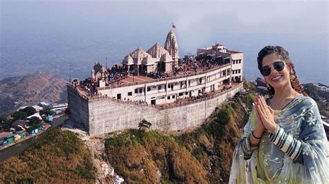 Kamiya Jani Visits The Inside Of Shri Mahakali Temple In Pavagadh, Gujarat