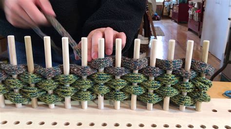 Peg Loom Weaving | Loom yarn, Peg loom, Loom weaving