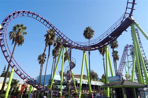 Knott's Berry Farm Vs. Six Flags: Which Should You Visit? - The Family ...