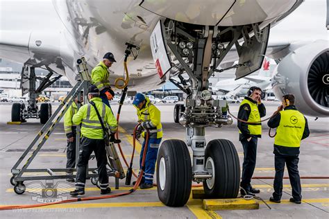 Line maintenance Pictures - Aircraft Engineer