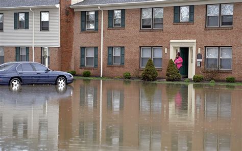 'Like a hurricane': Floods swamp Louisville, prompt recues ...