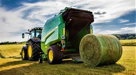 Pics: New round balers from machinery giant John Deere - Agriland.ie