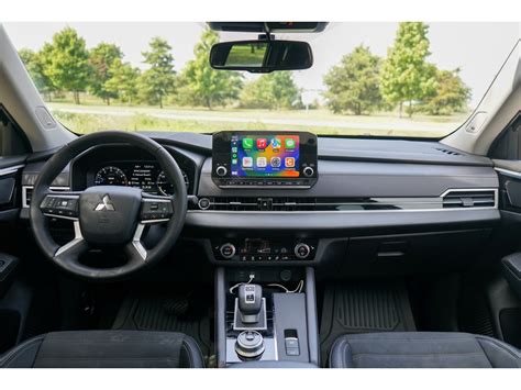 2023 Mitsubishi Outlander: 53 Interior Photos | U.S. News