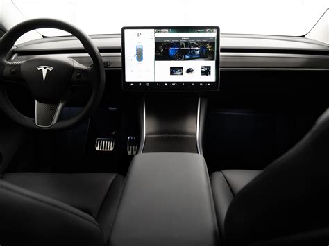 Tesla-Model-Y-interior-dash-carbon-fiber - TESLARATI