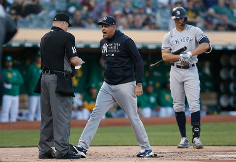 Yankees: Aaron Boone gets ejected after losing mind on umpire (Video)