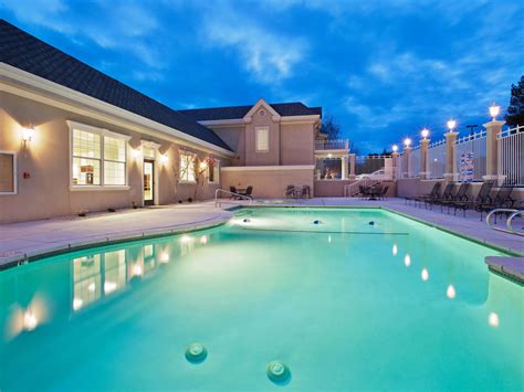 Hotel in Redding | Holiday Inn Redding Hotel