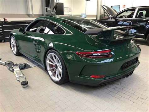 Porsche 991.2 GT3 painted in paint to sample British Racing Green Photo ...