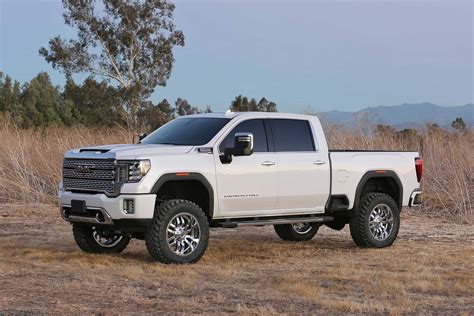 2021 GMC 2500HD equipped with a Fabtech 6" Lift Kit | Gmc denali, Gmc ...