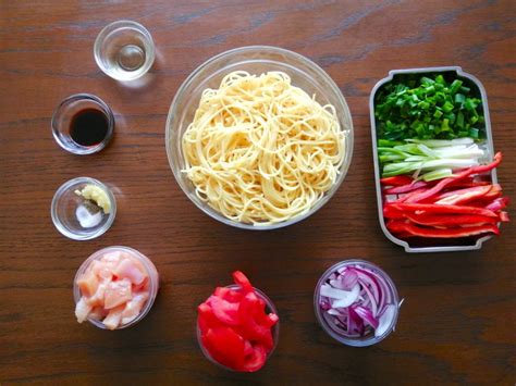 Tallarin Saltado Recipe - Peruvian Stir-Fried Noodles - Eat Peru