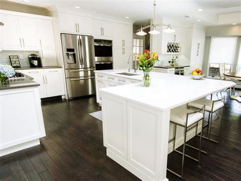 Family-Friendly Kitchen With L-Shaped Island | Kitchen remodel layout ...