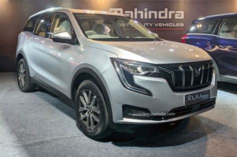 New Mahindra XUV700 variants and features detailed - Autocar India