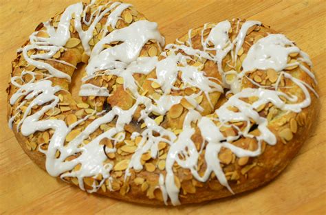 Almond Kringle by Uncle Mike's Bake Shoppe - Goldbelly