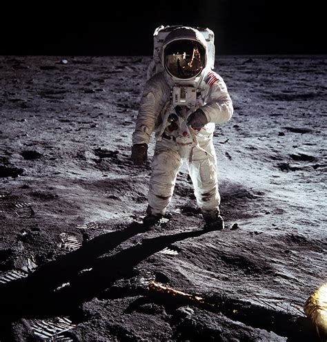 ¿Qué hizo Neil Armstrong en la luna?? - startupassembly.co