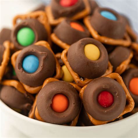 Rolo Pretzels Recipe - Quick and Easy Rolo Pretzel Bites recipe