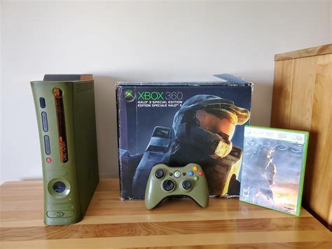 Came across a fully boxed Halo 3 Console! One of my favorite designs ...