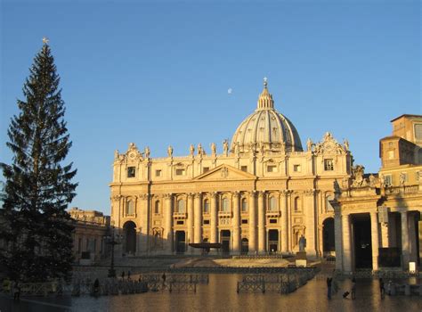 6 Surprising Facts About St Peter's Basilica - Walks of Italy