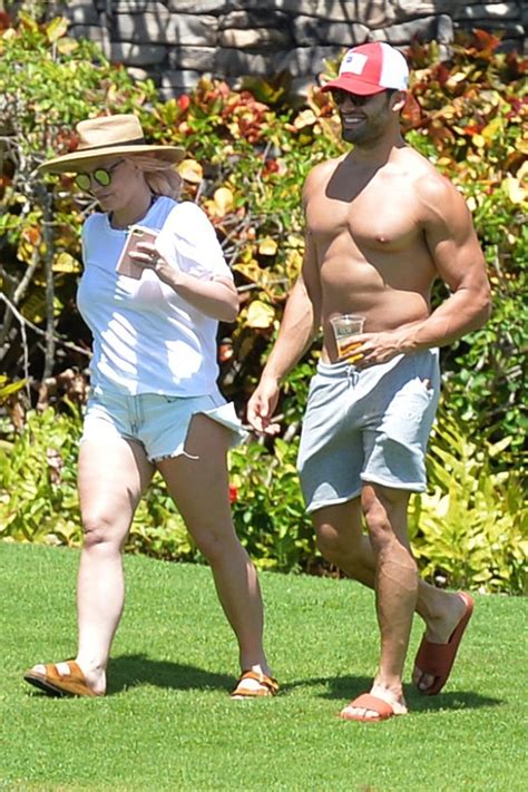 Britney Spears wears bikini & smiles with boyfriend Sam Asghari in ...