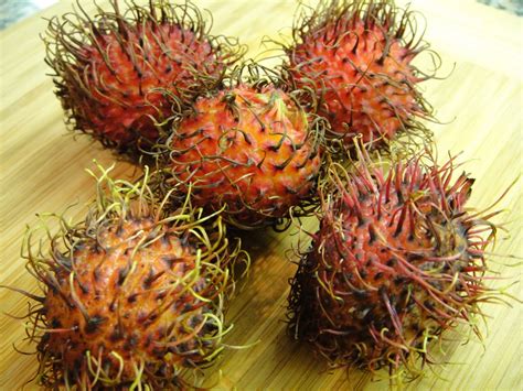 FOODYHOLIC'S Choice: RAMBUTAN - Exotic fruit from Southeast Asia