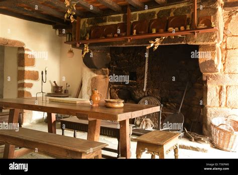 17th century house interior hi-res stock photography and images - Alamy