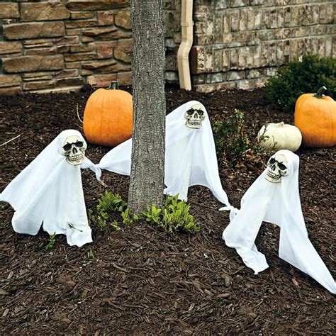 Halloween Party Decoration in garden | Interior Design Ideas | AVSO.ORG