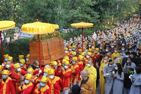 Funeral held in Vietnam for influential monk Thich Nhat Hanh | AP News