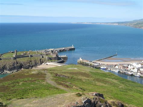 Peel castle and beach, Isle of Man © Patrick Hamilton :: Geograph ...