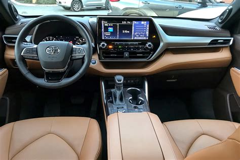 2024 Toyota Highlander Hybrid Interior