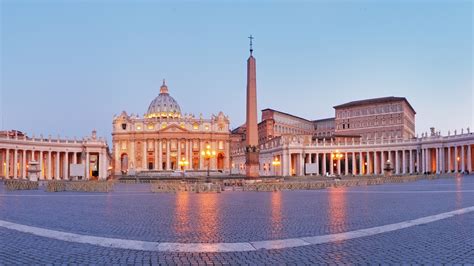 Vatican City, Rome, Italy, St Peter's Square, cathedral, obelisk, dusk ...