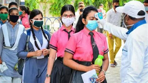 UP govt makes mask wearing mandatory for all schools, colleges in Noida ...