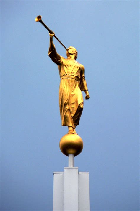 Angel Moroni - Wikipedia