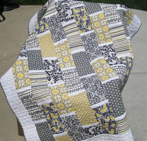 Yellow and gray “brick” quilt | Quilts, Yellow quilts, Grey quilt