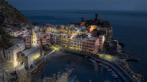 Vernazza at night wallpaper - backiee