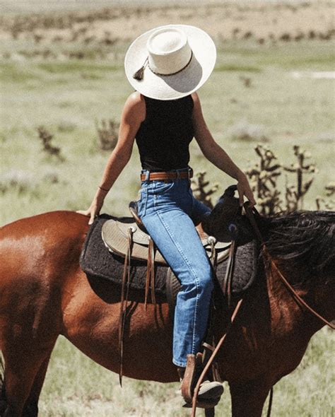 What To Wear Horseback Riding: Do's, Don'ts for Style & Function!