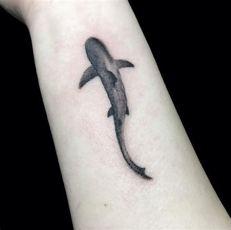 Small shark tattoo on wrist by Brigid Burke | Tatuagem masculina ...