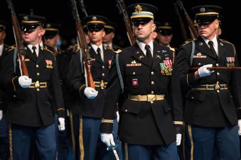 Redesigned Army Uniforms site provides guidance for Soldiers on combat ...