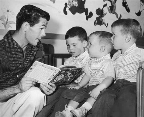 10 Charming Photos of Johnny Carson at Home with His Wife and Sons in ...