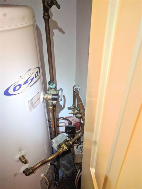 Advice with a leaking pressure regulation valve : Plumbing