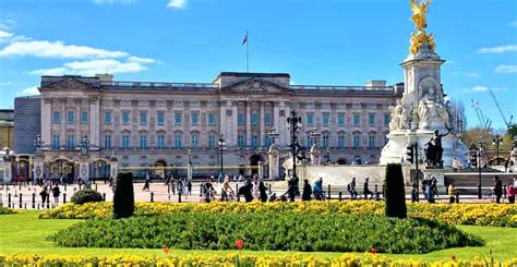 London: Buckingham Palace Garden & Royal Parks Walking Tour | GetYourGuide