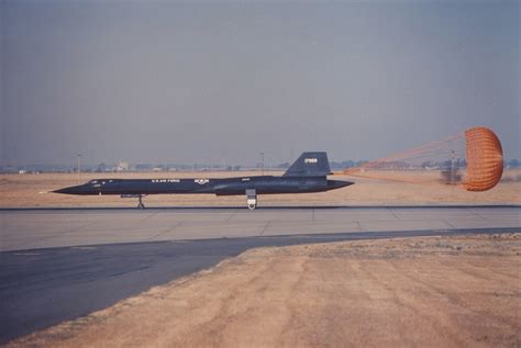 Rare Photos Of The SR-71 Blackbird Show Its Amazing History | Gizmodo ...