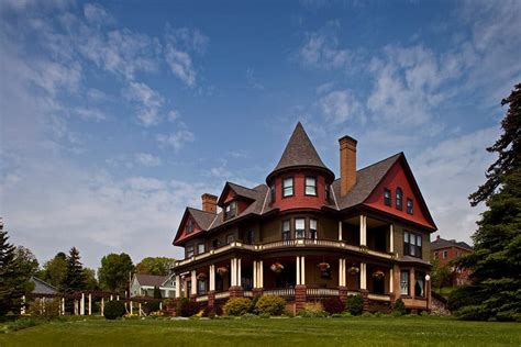 Bayfield, WI Hotel | Photo Gallery | Cozy Guest Rooms & Fine Dining