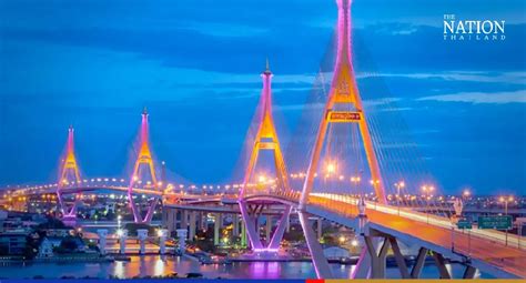 Light shows on 13 Chao Phraya bridges to usher in New Year