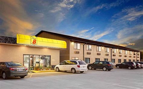 SUPER 8 BY WYNDHAM MACOMB - Updated 2024 Prices & Hotel Reviews (IL)