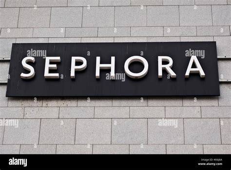 Sephora logo hi-res stock photography and images - Alamy