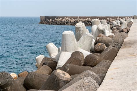 How Do Breakwaters Protect The Shoreline? » ScienceABC